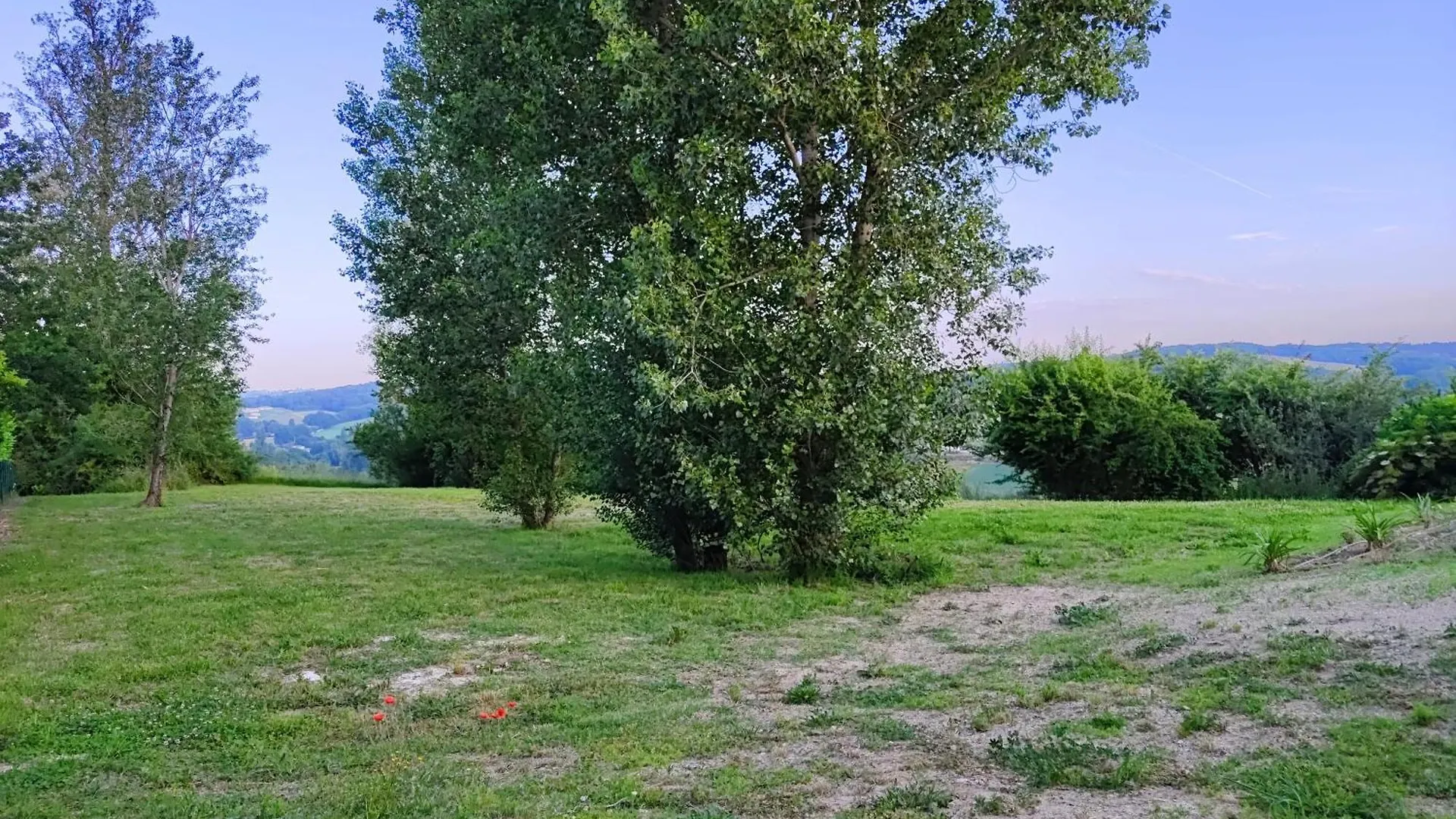 빌라 Gite Mondurausse - Avec Piscine Et Vue Sur La Vallee La Salvetat-Belmontet